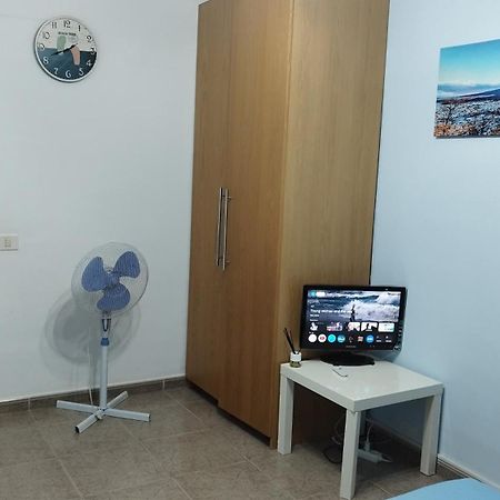 Los Cristianos Centro, Room With A Private Bathroom In Shared Apartment Arona  Kültér fotó